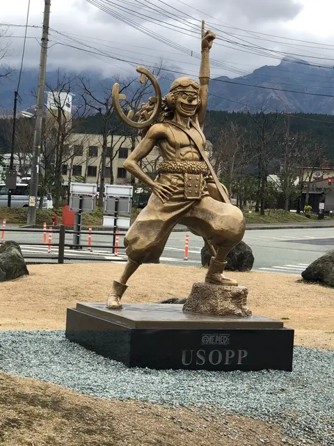 ルフィ像