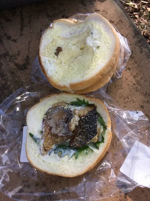 まるい食パン専門店 つるやパン