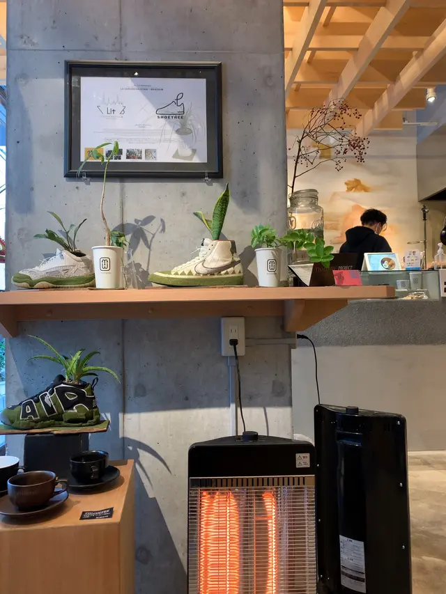 LIT COFFEE & TEA STAND