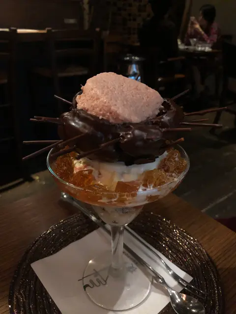 夜パフェ専門店パフェテリア ミル