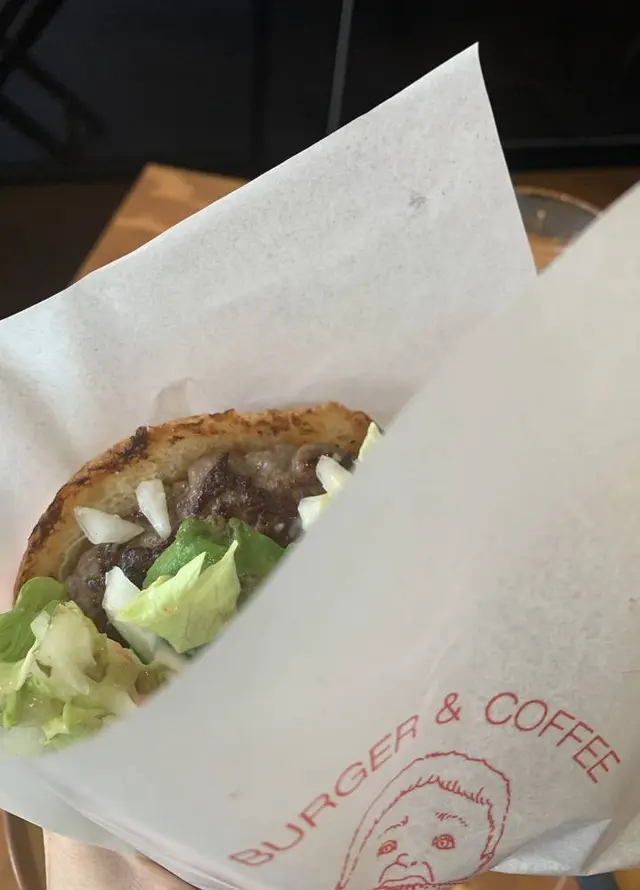 THE BURGER SHOP
