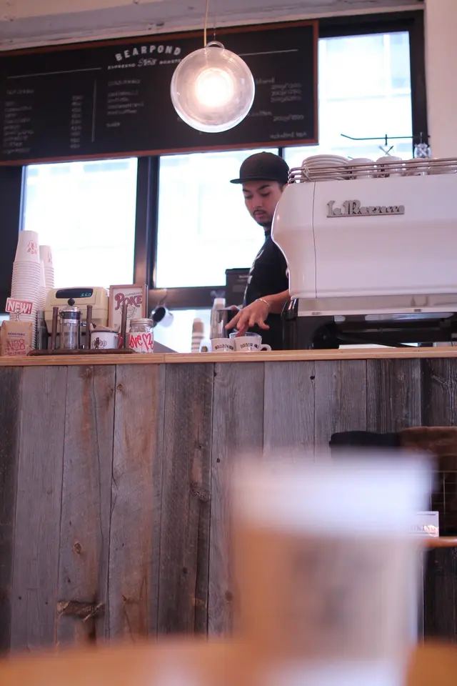 オンザコーナー （ON THE CORNER NO.8 BEAR POND）