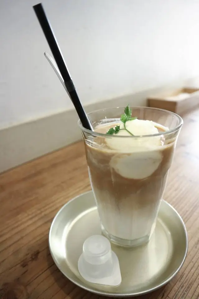 カフェ ウワイト （cafe uwaito）