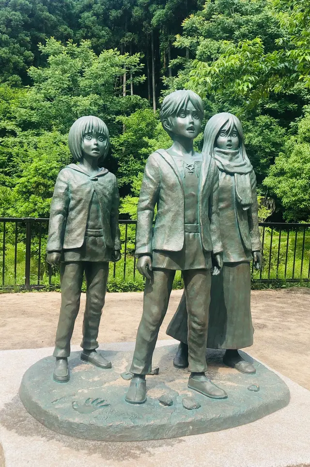日田 進撃の巨人 大山ダム銅像