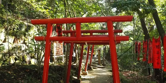 ［湯河原］たぬき伝説、足湯、グルメを堪能♪　すぐ隣は静岡県なのだ！