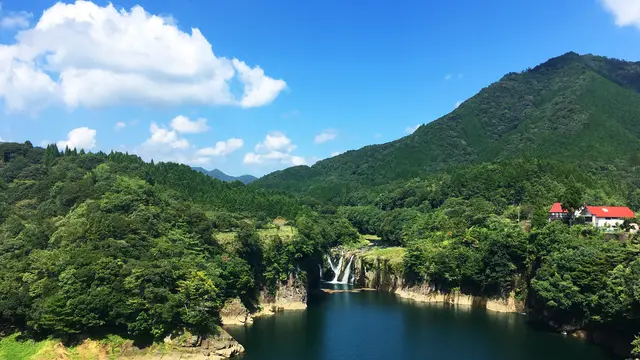 森の静寂に包まれてリラックス　パワースポットを巡るドライブコース