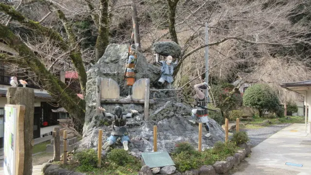 笠を置く京の笠置山