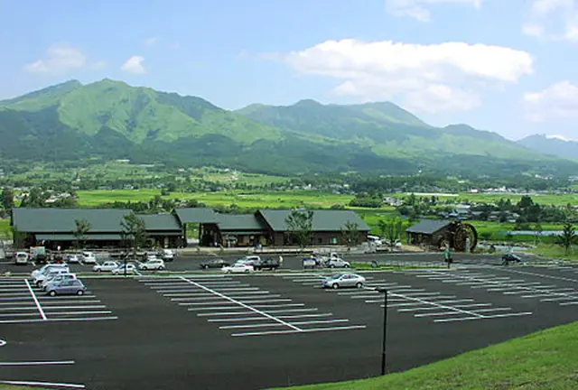 【鉄板コース】阿蘇カルデラ南北縦断へ。絶景堪能コース+お食事＆カフェスポット【熊本県】