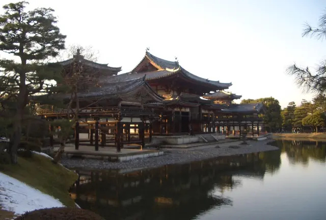 １０円玉でおなじみの平等院鳳凰堂。京都の宇治もええとこ。