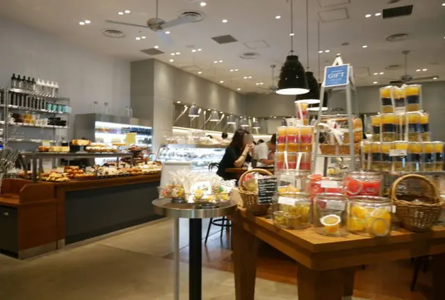 新宿駅周辺で座れるカフェ【長くいられる居心地いいカフェ】