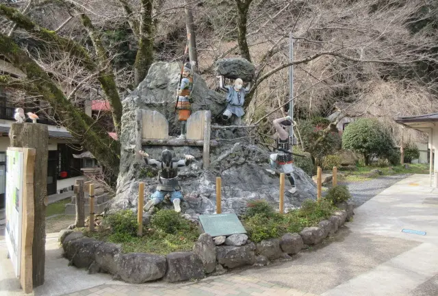 笠を置く京の笠置山