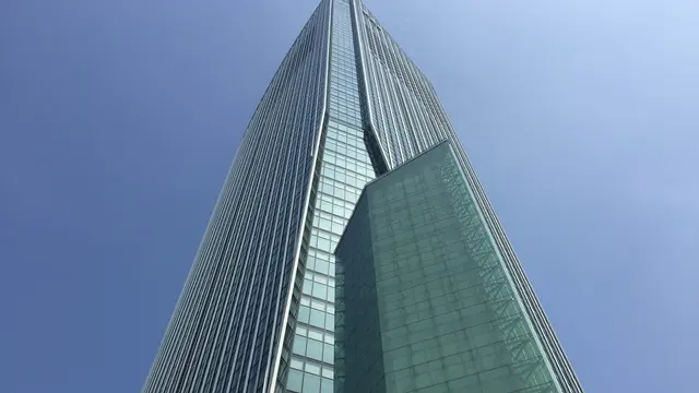 マッカーサーの夢？虎ノ門ヒルズと共に光る最強ジャンクフード