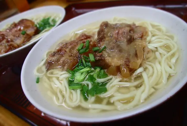 国際通りの裏側へ！1,000円以内で沖縄のソウルフードを食べ歩き！
