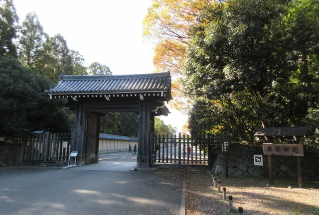 安倍晴明の足跡を求めて京都御所を四季折々の花々と