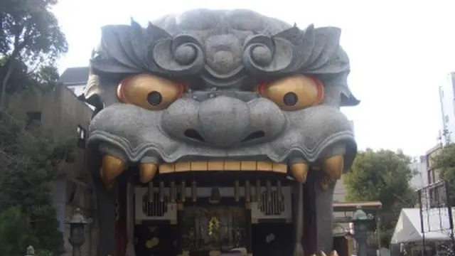大阪ミナミに巨大獅子が出没!なんばパークスから湊町