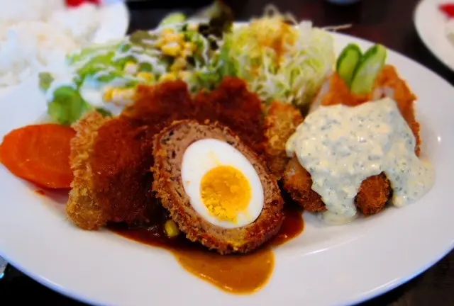 《警固界隈》一人でも行ける、通っても飽きない、ご飯とご飯が進むおかずを食べれる定食屋的なお店