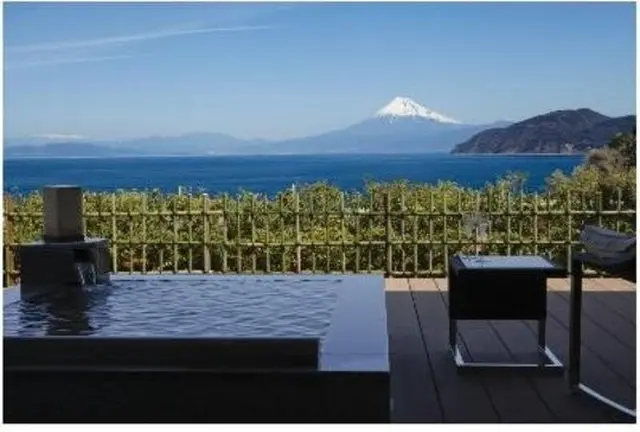 西伊豆から駿河湾に浮かぶような富士山を独占する