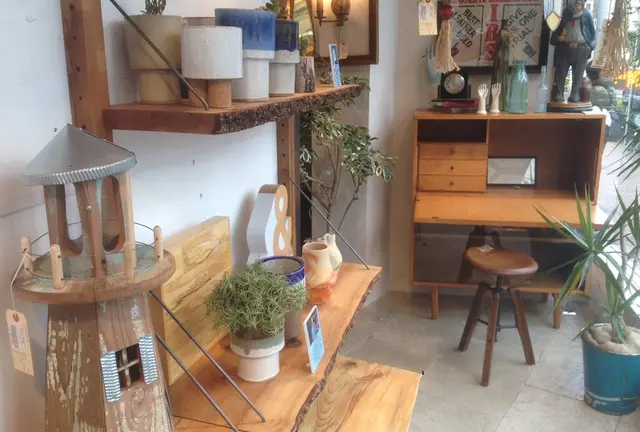 目黒通りは日本一の"家具屋通り"。お気に入りの家具を探し求める目黒の休日。