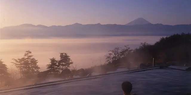 山梨満喫の旅。ほったらかし温泉、信玄餅に、昇仙峡とワインを試飲して、もう一度、温泉に