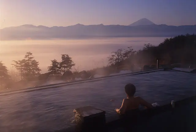 山梨満喫の旅。ほったらかし温泉、信玄餅に、昇仙峡とワインを試飲して、もう一度、温泉に