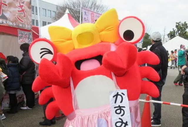空は晴れ渡り、壮大な日本海を餘部鉄橋「空の駅」から