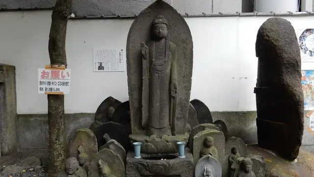 路傍の仏さまたちと出会う新宿さんぽ