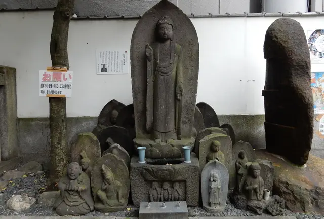 路傍の仏さまたちと出会う新宿さんぽ