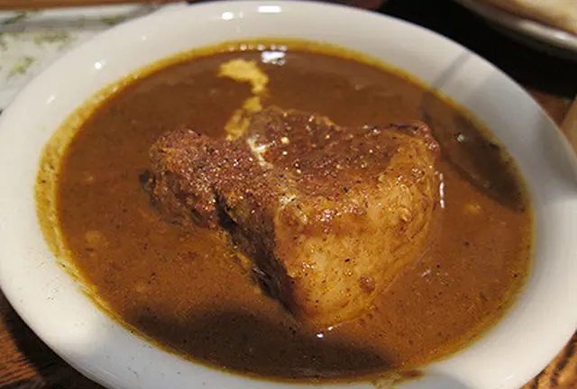 夜遅くにおいしいカレーを食べる