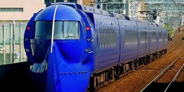 ”子供が主役”鉄仮面電車ラピートに乗る！