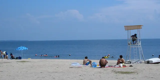 いざ、白ひげビーチで湖水浴!夏は車に乗って琵琶湖へドライブ