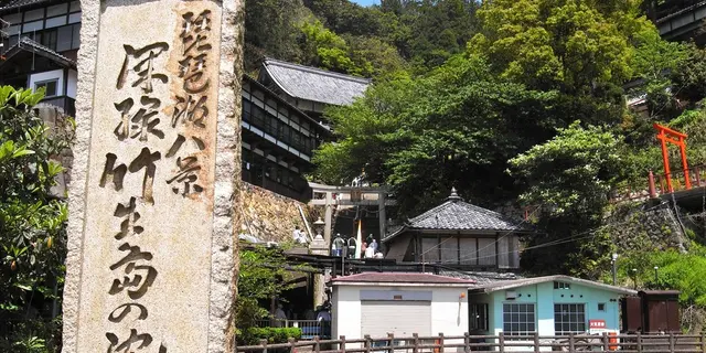 琵琶湖に浮かぶ「竹生島」と琵琶湖北部を巡る