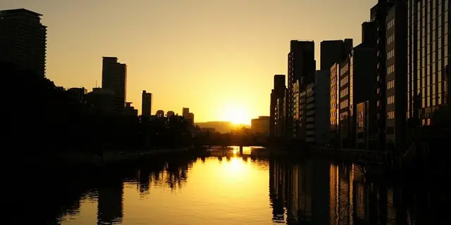 大阪ビジネス街の中心で『ご来光』を拝む