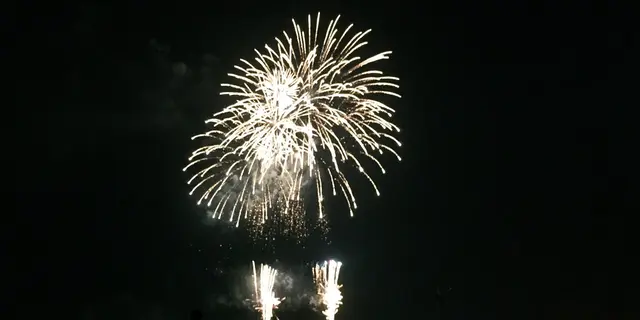 激烈に穴場の花火大会は大磯です。海水浴と花火をセットで快適に！