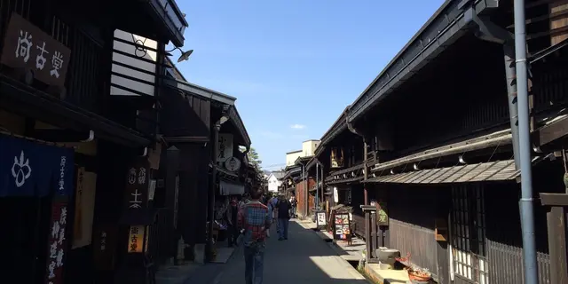 古き町並み、飛騨高山で食べ歩き♪ちょい散歩♪