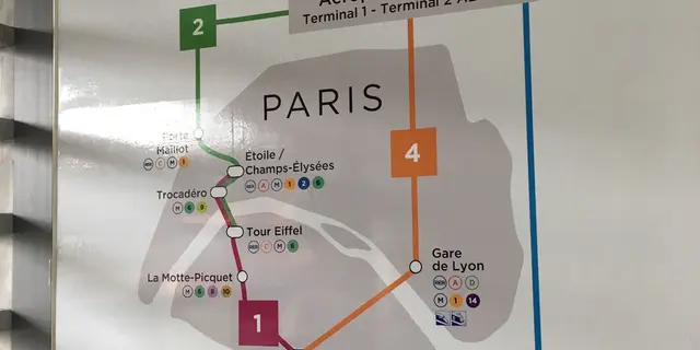 トランジット、パリ。