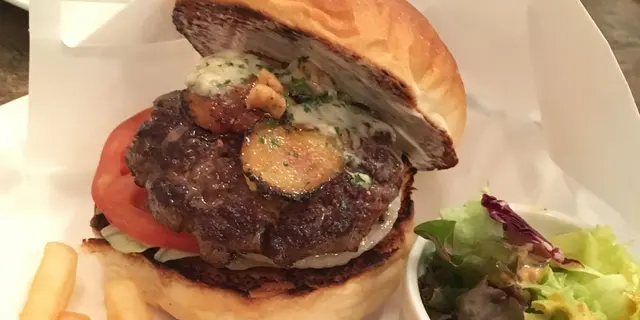 恵比寿ガーデンプレイスオフィスワーカーの昼休みランチ