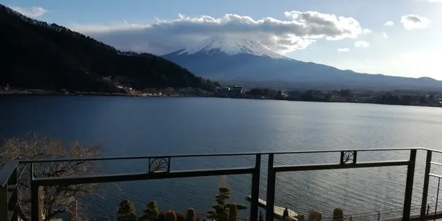【新春】河口湖から雪化粧の富士山を望む！今年も大吉な１泊２日旅