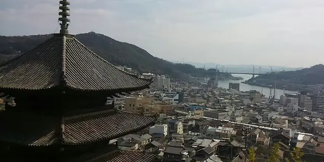 箱庭的都市尾道、山から見るか?海から見るか?