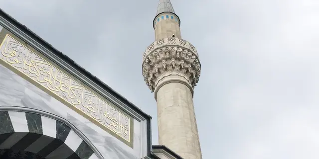 都内の祈りの場を行く