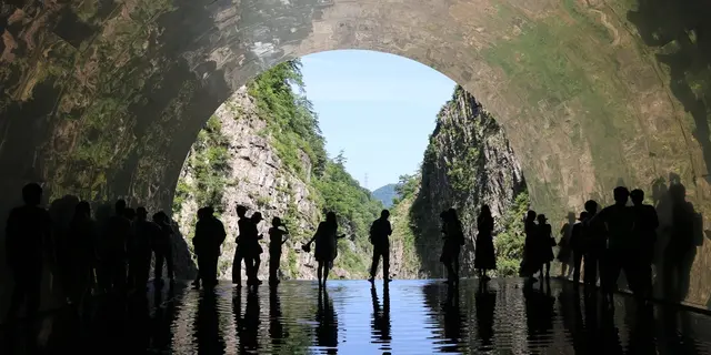 アートと新潟の絶景を巡る！〜越後妻有里山現代美術館キナーレ・清津峡渓谷トンネル・星峠の棚田〜