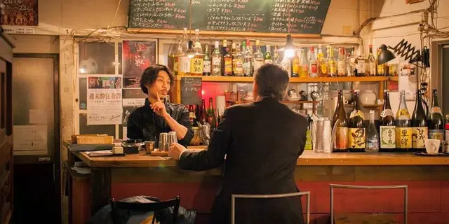 カメラを持って、映画のようなお店をまわる1日。