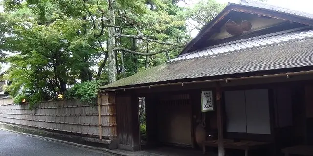 朝からちょっと贅沢に。京都の茶庭と朝粥と。