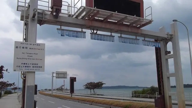 沖縄中部 海中道路と勝連城跡