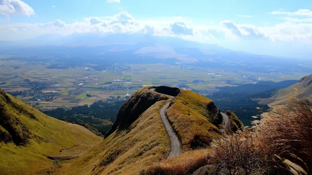 絶景/ジブリ・天空の城ラピュタを思わせる「ラピュタの道」