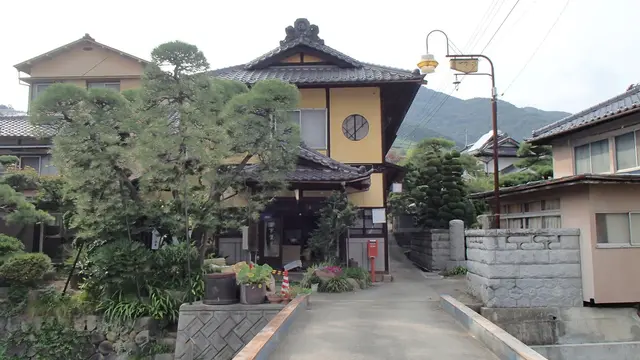 甲府近郊のぬる湯とB級グルメで元気を養おう