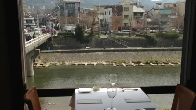 鴨川をのぞむ京野菜イタリアン&アンティークカフェ♪