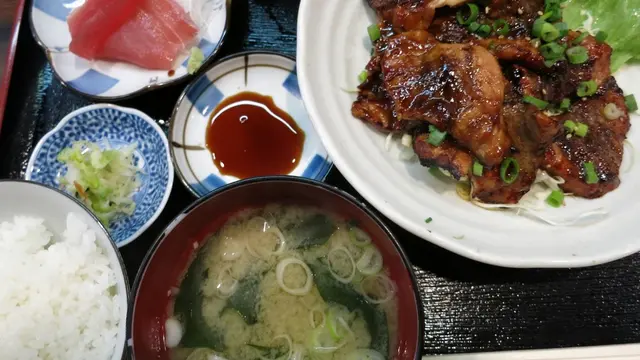 半島の先はマグロあふれる港町!三崎漁港!