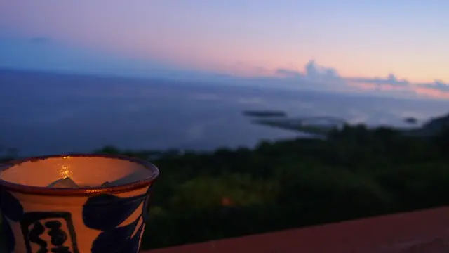 都会の喧噪に疲れたら行って欲しい。沖縄の海が見えるカフェ・レストラン