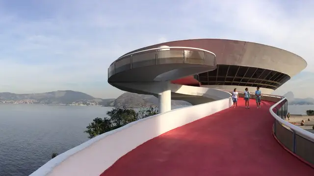 ニテロイ現代美術館に行かなくちゃ