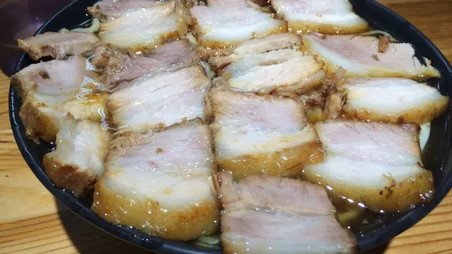コスパ最高!チャーシューが売りのラーメン人気店!